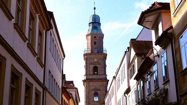 Der Blick auf die Erlanger Hugenottenkirche.Foto: Pixabay/AngelikaGraczyk