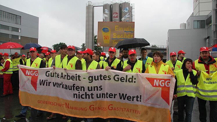 Mit einem Warnstreik hatten sich die Mitarbeiter des Kulmbacher Gewürzunternehmens Raps für ihre Lohnforderungen stark gemacht. Foto: Sonja Adam