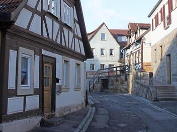 Ebern hat allein dank seiner jahrhundertealten Geschichte viel zu bieten. Auch der Charme vieler kleiner verwinkelter Gassen - hier ein Schnappschuss aus dem Mühlenviertel - tut sein Übriges.  Foto: Andreas Lösch