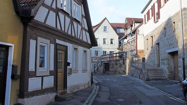 Ebern hat allein dank seiner jahrhundertealten Geschichte viel zu bieten. Auch der Charme vieler kleiner verwinkelter Gassen - hier ein Schnappschuss aus dem Mühlenviertel - tut sein Übriges.  Foto: Andreas Lösch