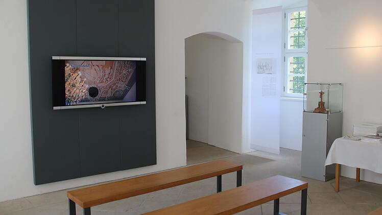 Im modern gestalteten Eingangsbereich des Museums wird die Geschichte des Klosters vorgestellt.Matthias Einwag