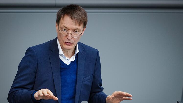 Karl Lauterbach (SPD), Bundesminister für Gesundheit, äußert sich zur Situation in der Gastronomie