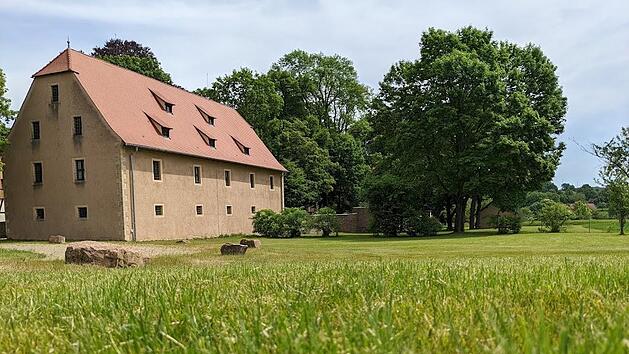 Hinter dem Schloss in Aschach soll ein Spielplatz entstehen.  Foto: Ellen M&uuml;tzel
