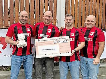 Auf dem Foto von links die Organisatoren Christian G&uuml;nther, Frank Gr&auml;b, Thomas Wagenh&auml;user und Andre Klarmann, die sich gemeinsam mit zahlreichen Helferinnen und Helfern erneut f&uuml;r eine rundum gelungene Benefizveranstaltung einsetzten.