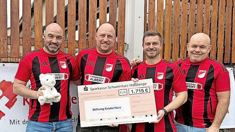 Auf dem Foto von links die Organisatoren Christian G&uuml;nther, Frank Gr&auml;b, Thomas Wagenh&auml;user und Andre Klarmann, die sich gemeinsam mit zahlreichen Helferinnen und Helfern erneut f&uuml;r eine rundum gelungene Benefizveranstaltung einsetzten.