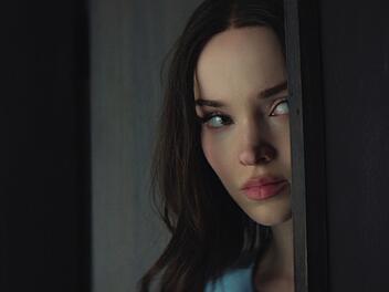 Ciara (Dove Cameron) ist weniger unschuldig, als man vermuten k&ouml;nnte.