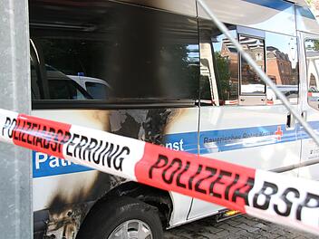 Die Anschläge gegen das Bayerische Rote Kreuz in  Kulmbach - zuletzt am 2. Juni die Brandstiftung bei einem Auto des Patientenfahrdienstes - sind wohl das Werk eines Serientäters. Foto: Archiv/Katrin Geyer