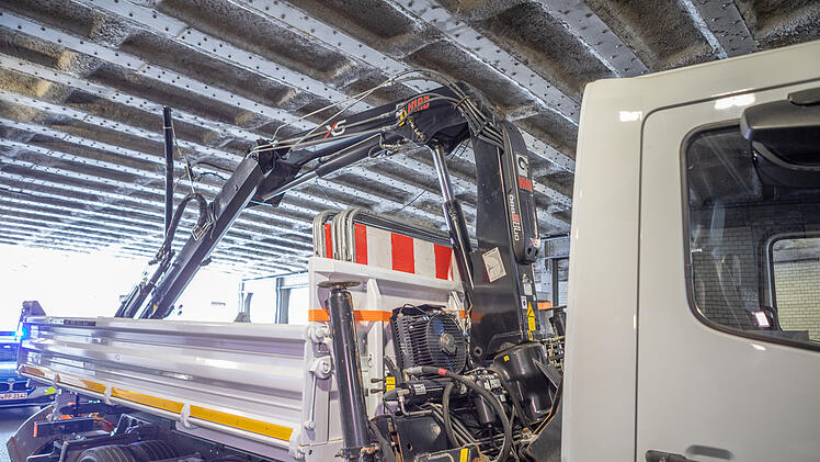 Kran Unterführung Fürth Lkw