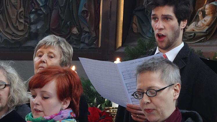 Julian Freibott (oben rechts) sang am weihnachtlichen Hochamt in Ebern. Weitere Solisten waren Ulrike Zeidler (unten rechts) und Eva Friedrich (unten links). Foto: Johanna Eckert