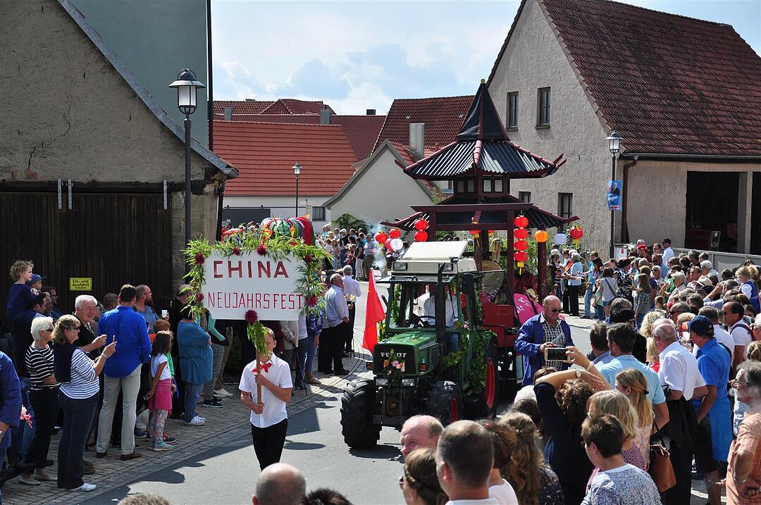Kirchweih: einmal um die Welt