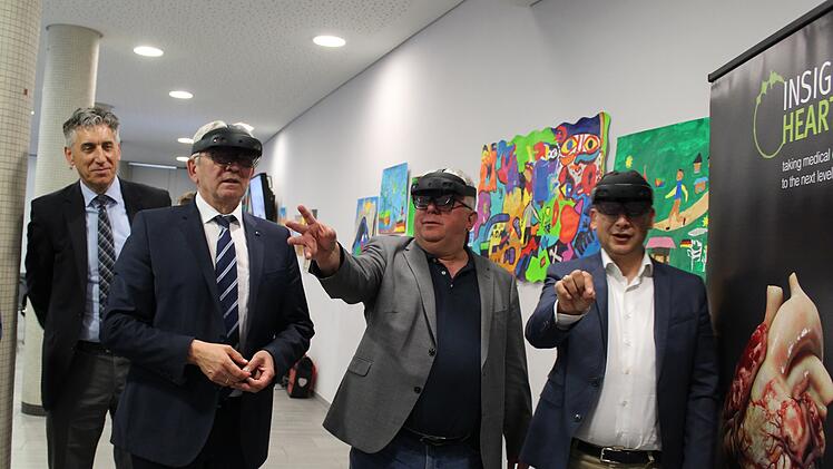 Bamberg: F&uuml;r realit&auml;tsnahe medizinische Ausbildung - Berufsschule setzt Mixed-Reality-Brillen ein