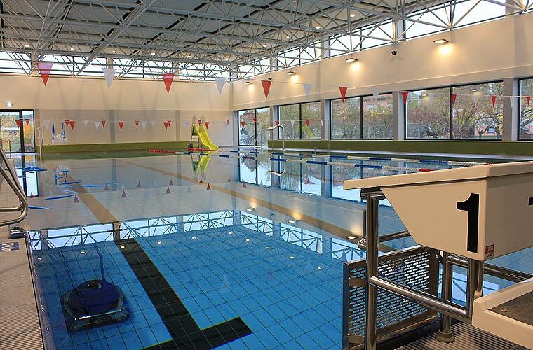 Hallenbad: Eröffnung lässt weiter auf sich warten