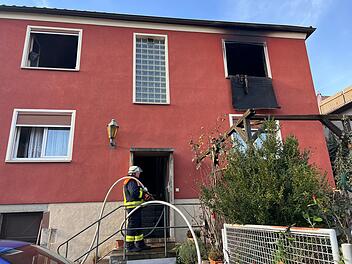 Brand in Einfamilienhaus: Ein Zimmer komplett ausgebrannt