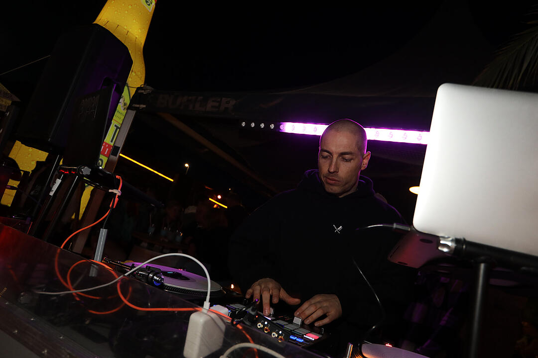 Mit DJ M-WHY & DJ ENJOEY