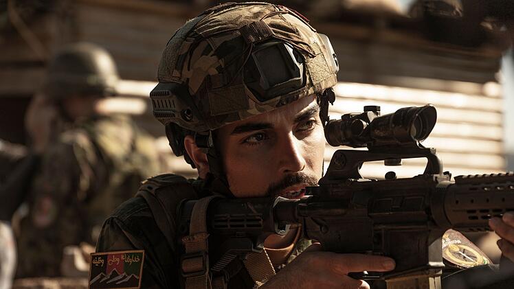 Der junge Soldat Fazal (Shervin Alenabi) m&ouml;chte auch nach dem Zusammenbruch der Regierung f&uuml;r sein Heimatland k&auml;mpfen. Doch haben er und seine Kollegen eine Chance gegen die Taliban, sollten sie nicht lieber fliehen?