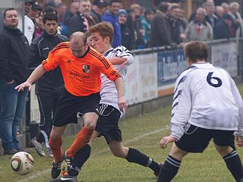 Vor 14 Tagen stand bereits das Bezirksliga-Spiel gegen Kleintettau in Steinberg auf dem Programm. Am Sonntag um 15 Uhr soll das nächste kreisinterne Duell gegen den FC Kronach stattfinden. Foto: Heinrich Weiß