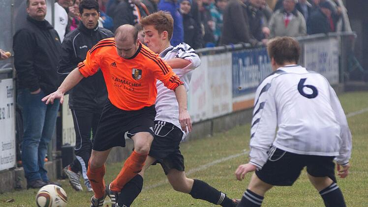 Vor 14 Tagen stand bereits das Bezirksliga-Spiel gegen Kleintettau in Steinberg auf dem Programm. Am Sonntag um 15 Uhr soll das nächste kreisinterne Duell gegen den FC Kronach stattfinden. Foto: Heinrich Weiß