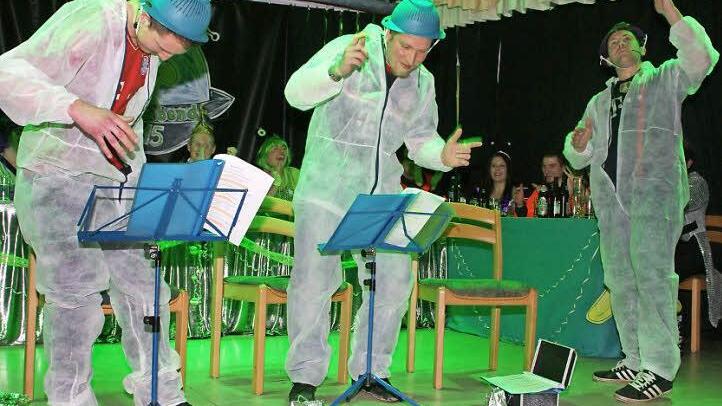 Die Außerirdischen Drei bei ihrem Galaktischen Tanz (v.l. Andreas, Stefan und Martin Fleischmann)