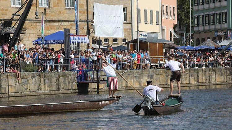 Fischerstechen der Erwachsenen am Sonntag. Foto: Barbara Herbst