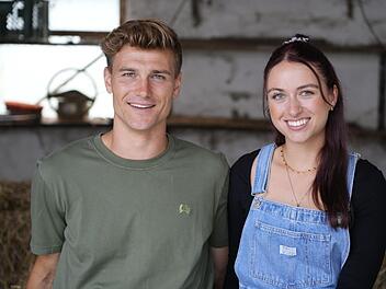 Aus Bauer Friedrich und Lehrerin Laura ist ein Paar geworden.