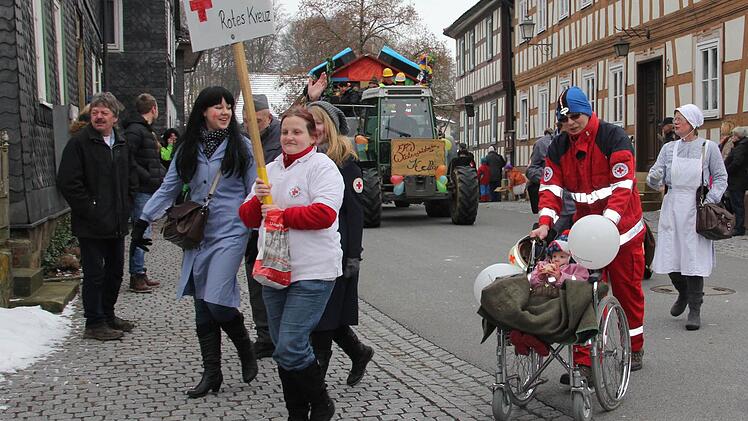 Modernes und altertümliches Gerät kam bei der BRK-Bereitschaft zum Einsatz.