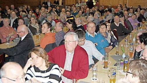 Die TSV-Turnhalle war bei der Bürgerversammlung voll besetzt. Foto: Andreas Welz