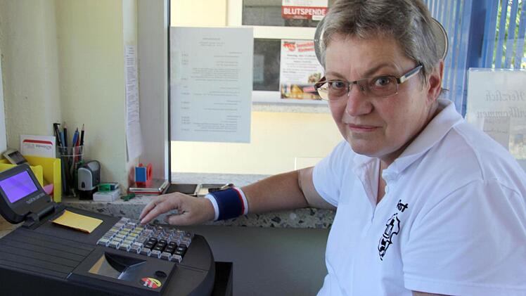 Kassiererin Rita Ernst Foto: Alexandra Kemnitzer