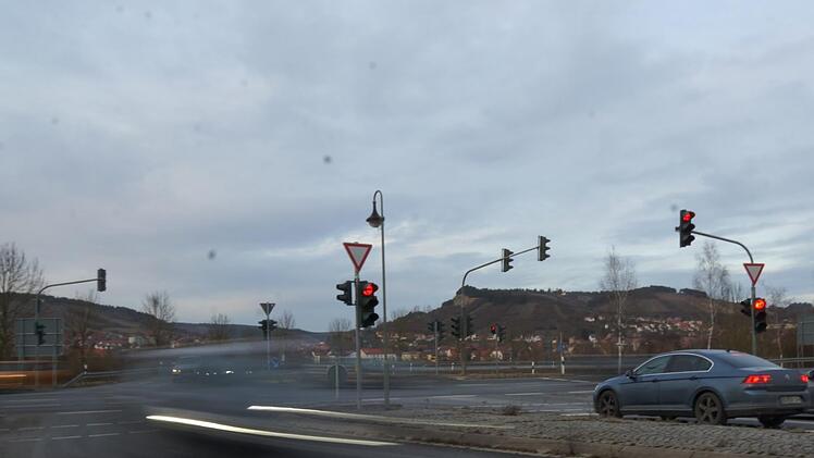Die Lagerbergkreuzung bei Hammelburg ist ein viel befahrener Verkehrsknotenpunkt. Foto: Arkadius Guzy