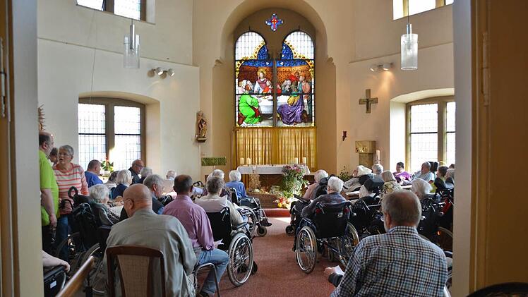 Die kleine Hauskapelle des Elisabethaspitals in Bad Königshofen soll saniert werden. Vor 162 Jahren wurde sie geweiht. Gottesdienste finden hier jeden Donnerstag statt. Außerdem gibt es im Jahreskreis Andachten. Foto: Friedrich