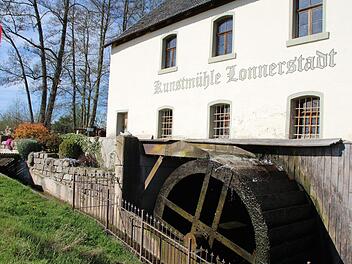 Die Mühle ziert das Ortsbild von Lonnerstadt.   Foto: Andreas Dorsch