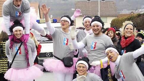 Das Männerballett tanzte sich bei dem Frost warm.