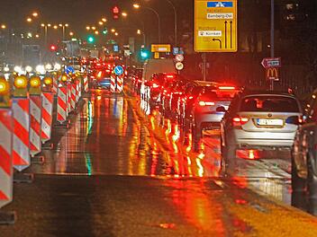 So stellte sich die Situation am Freitag kurz nach 19 Uhr am Berliner Ring dar: Die Basketball-Fans mussten zur Brose Arena über den Münchner Ring fahren.  Foto: Ferdinand Merzbach