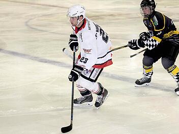 Sein Treffer zur 2:0-Führung nutzte letztlich nichts: Mit 3:7 verloren Georg Lang (links) und die "Hawks" ihre Auswärtspartie in Bad Aibling.