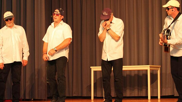 Auch ihre musikalischen Fähigkeiten bewies die "Singerei" mit Werner, Ralf, Mike und Christian (von links).