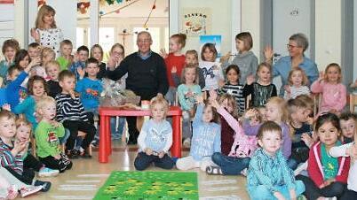 Diakon Michael Schlereth geht in Ruhestand. Jetzt wurde er im Lauterer Kindergarten St. Martin verabschiedet. Foto: Gabriele Sell