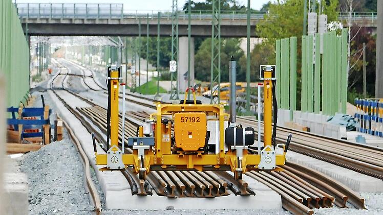 Von der Brücke bis zum Bahnhof: Gut 600 Meter neue Gleise wurden verlegt. Fotos: Hans Kurz