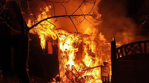Im Landkreis Coburg ist ein Feuer in einer Schrebergartenanlage ausgebrochen.