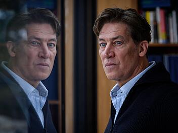 Der Journalist Johann Hellstr&ouml;m (Tobias Moretti) wurde mit einem Schreibverbot belegt.