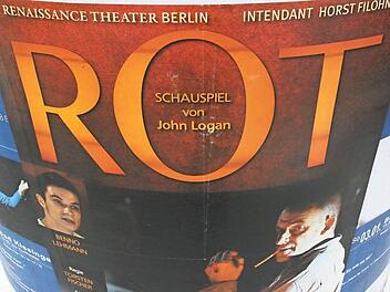John Logans Erfolgsstück "Rot" brachte das Renaissance-Theater Berlin in der deutschen Erstaufführungsinszenierung in das Bad Kissinger Kurtheater. Während der Vorstellung war das Fotografieren nicht erlaubt. Foto: Anja Greiner