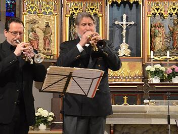 Holger Mück (links) und Richard Carson Steuart beim Duett mit Flügelhorn und Trompete  Foto: K.- H. Hofmann