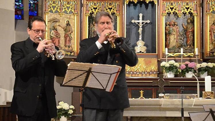 Holger Mück (links) und Richard Carson Steuart beim Duett mit Flügelhorn und Trompete  Foto: K.- H. Hofmann