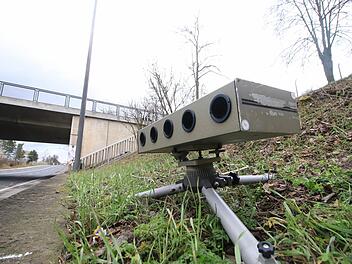 Drei Monate Fahrverbot erhält der Raser, der am Dienstagabend bei Ludwigschorgast am Blitzer vorbeigedonnert ist.  Symbolbild: Ferdinand Merzbach