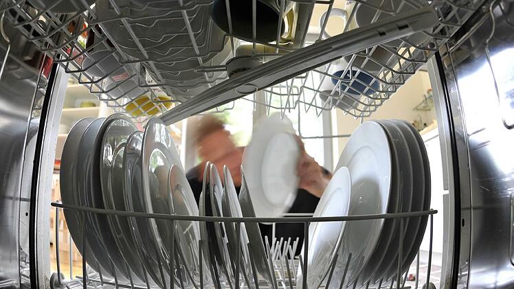 Die Spülmaschine kann zum Beziehungskiller werdenFoto: Bernd Thissen