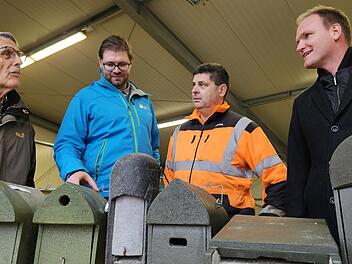 Landkreis Bad Kissingen übergibt Nistkästen für gefährdete Vogelarten Landkreis Bad Kissingen übergibt Nistkästen für gefährdete Vogelarten