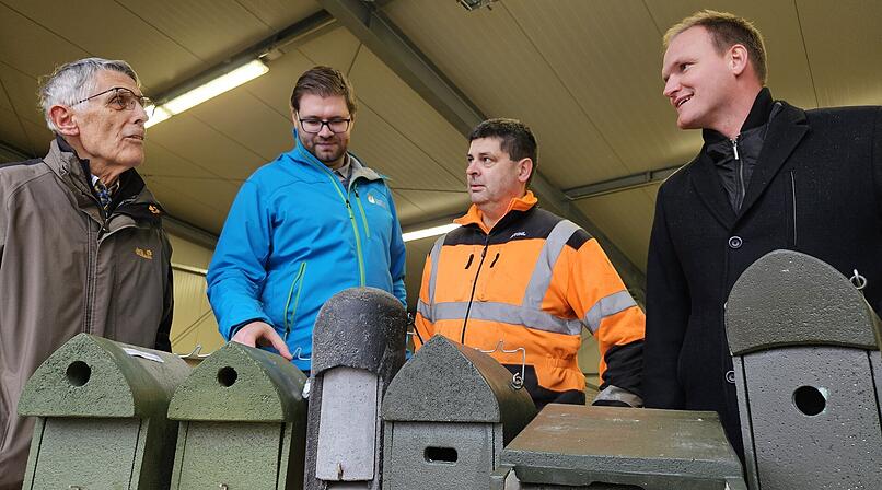 Landkreis Bad Kissingen &uuml;bergibt Nistk&auml;sten f&uuml;r gef&auml;hrdete Vogelarten