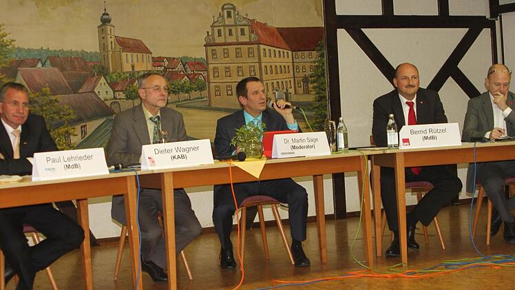 Die Referenten auf dem Podium: Paul Lehrieder, Dieter Wagner, Martin Sage, Bernd Rützel und Frank Firsching (von links).