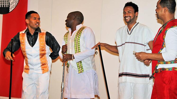 Bewohner der Gemeinschaftsunterkunft stellten sich in der Alten Aula vor.  Foto: Dieter Britz