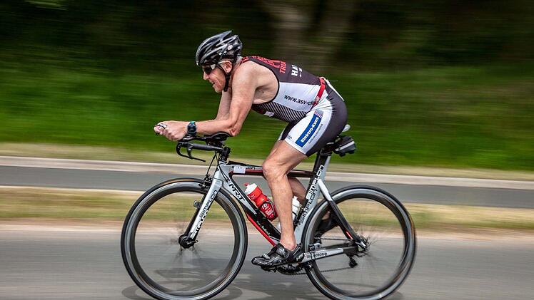 Flott unterwegs waren die Sportler auf der Radstrecke. Foto: Klaus Gagel