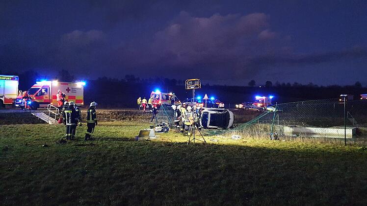 Autofahrerin kommt von der B286 bei Oerlenbach ab