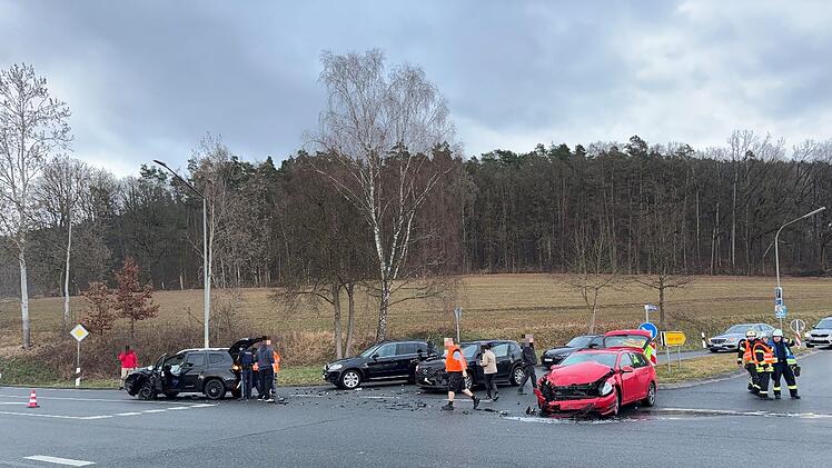Vier Verletzte bei Verkehrsunfall an B85 bei Kulmbach